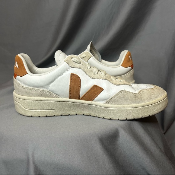 Veja V-90 Extra White and Umber Sneakers - Picture 8 of 10